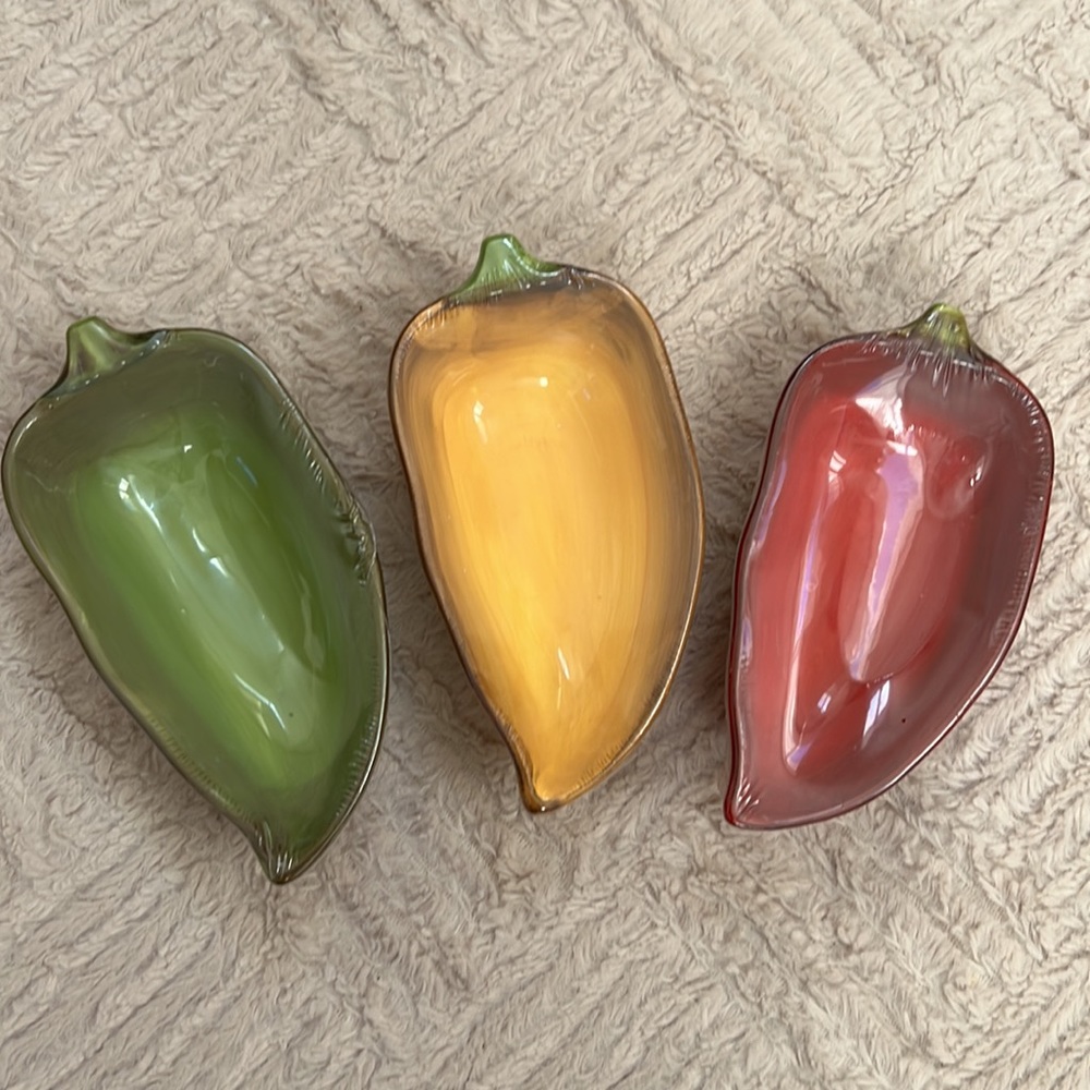 Set of 3 Chili pepper bowls in red green yellow - new in sealed packaging